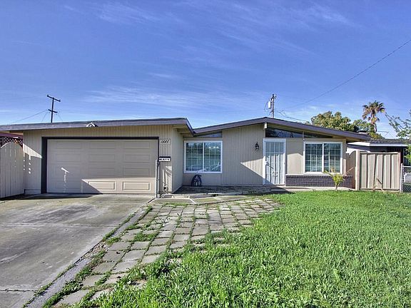 2nd image of 1885 Lanai Ave