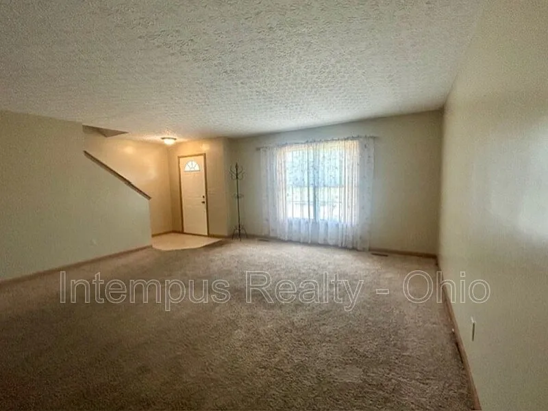 4 bed, 2.5 bath, 1900 sqft, $2,307 — Photo 4