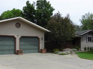 103 Avis Ct, Pinconning, MI 48650