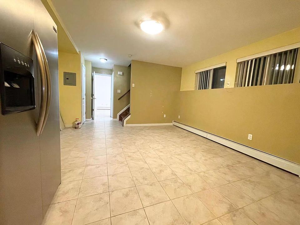2nd image of 38 Beard St #2