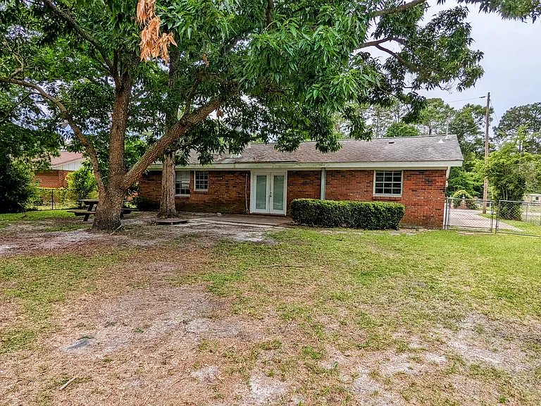 613 Franklin St — Photo 12