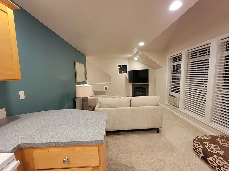 5717 SW 53rd Ave — Photo 3