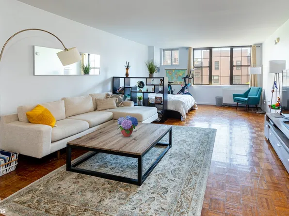 222 West 14th Street image 1 of 9