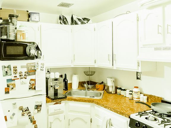 3rd image of 40 E 12th St #6AA