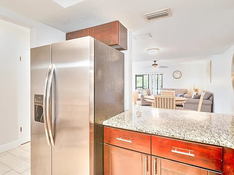 2417 W Stroud Ave #A — Photo 9