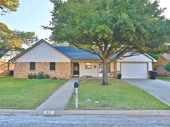 2nd image of 817 Chanticleers Ln