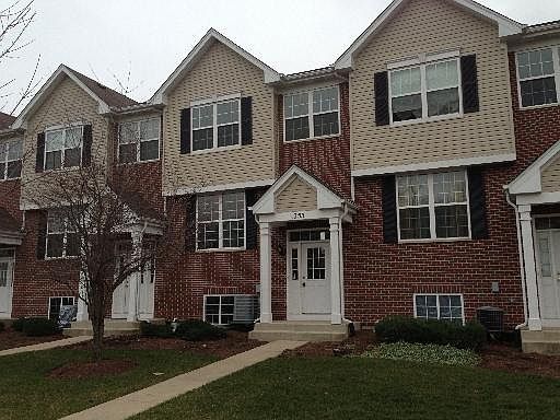 Lawn & snow removal by HOA