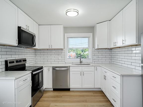 5th image of 5615 N Mozart St APT 3B