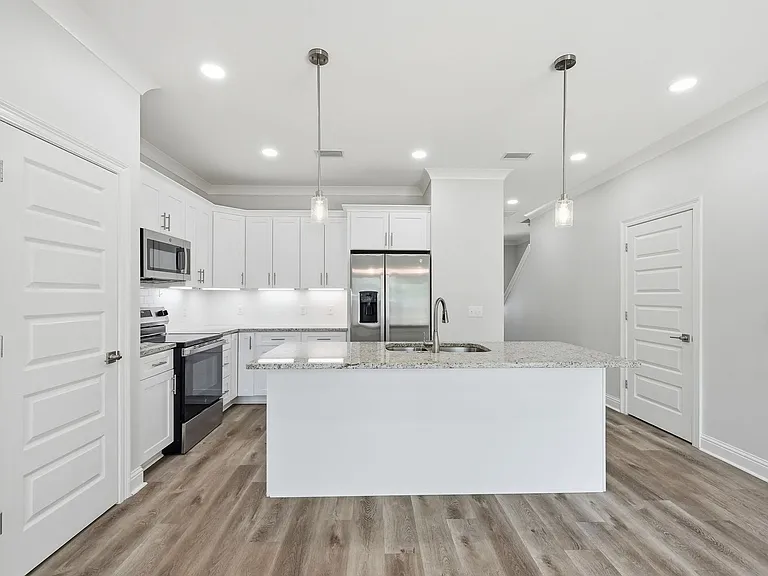 699 Woodlawn Ave NW — Photo 5