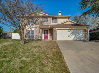 7101 Summerset Dr, Benbrook, TX 76126