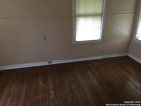 5th image of 338 McDougal Ave