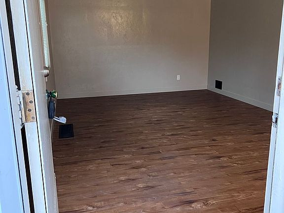 3rd image of 637 18th St NE #11718204