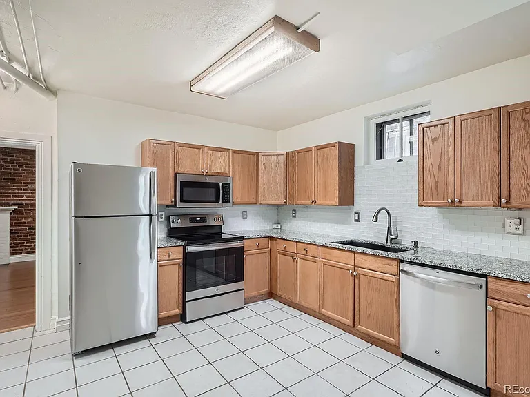 954 N Pearl St #B — Photo 7