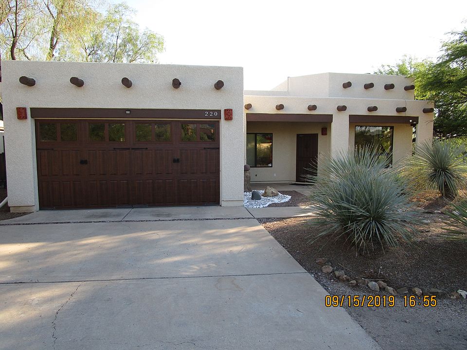 1st image of 220 E Yvon Dr