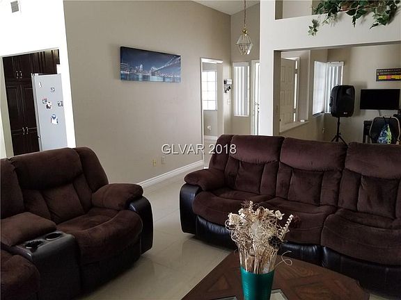 4th image of 1101 Holliston Cir