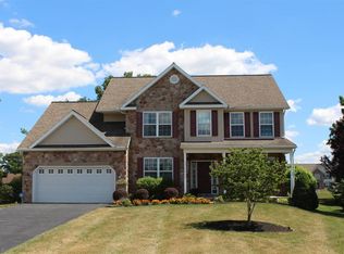 214 White Oak Cir, Lebanon, PA 17042