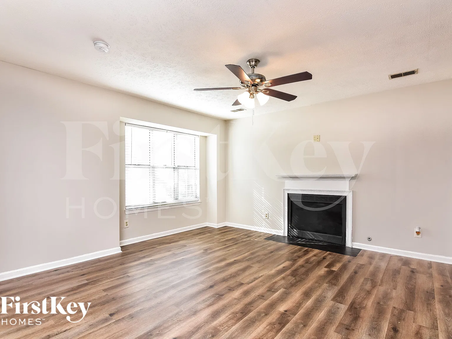 3 bed, 2.0 bath, 1412 sqft, $1,995 — Photo 3