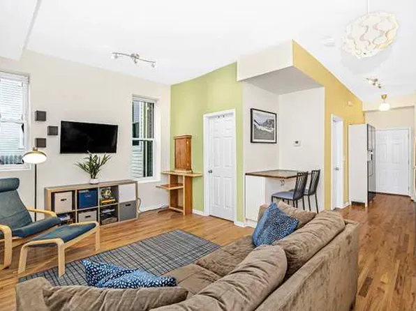 1427 W Superior St APT 1R, Chicago, IL 60642