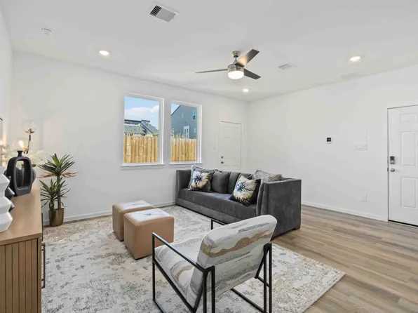 5921 Manning Oaks St, Houston, TX 77091