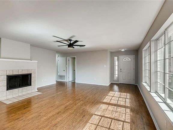 4th image of 3810 Tailfeather Dr