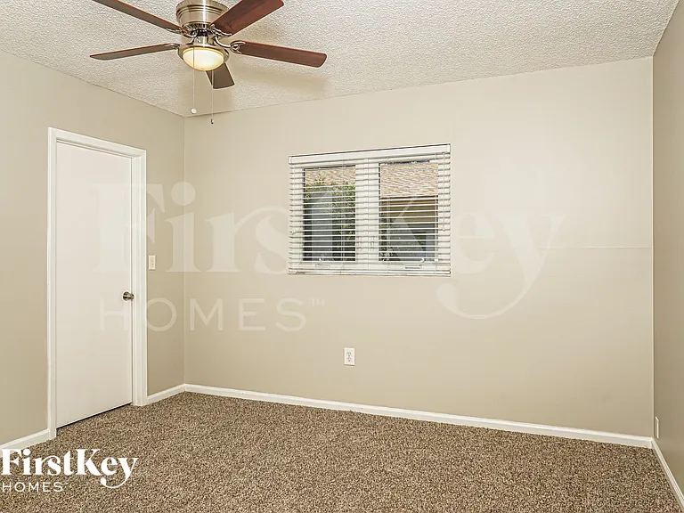 833 Wee Burn St — Photo 15