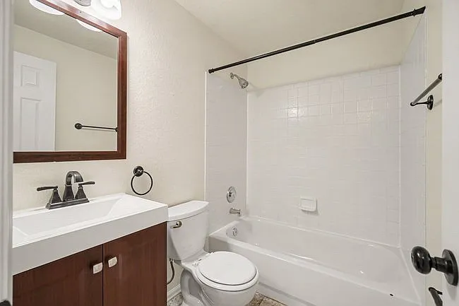 1016 Woodside Rd — Photo 5