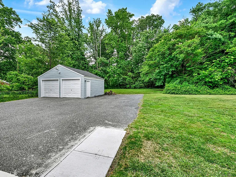 1806 Middleborough Rd — Photo 26