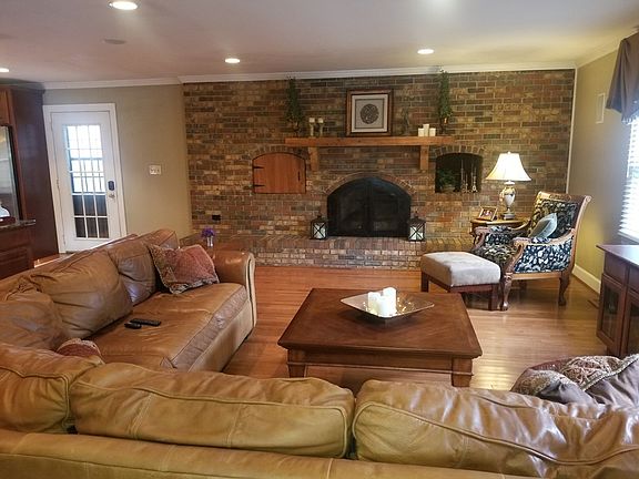 2nd image of 170 Walnut Dr