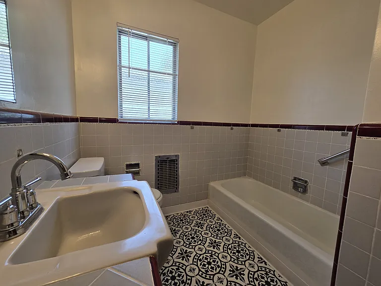 512 N Hayworth Ave #4 — Photo 9