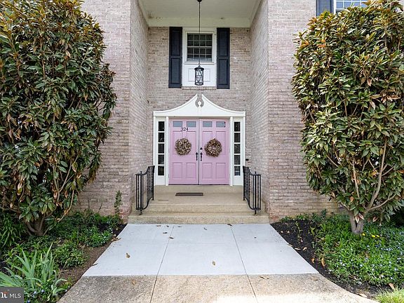 2nd image of 324 Marshall St #8
