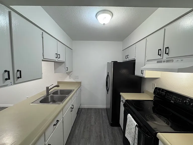 579 Wright St #203 — Photo 6