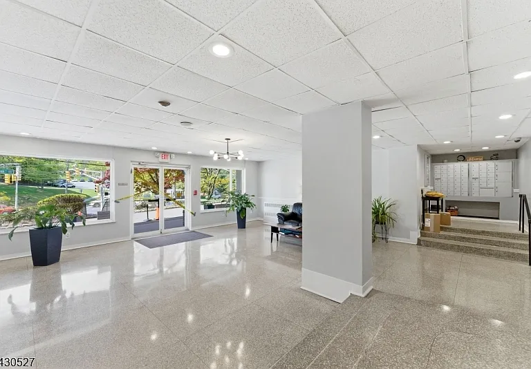 415 Claremont Ave — Photo 26