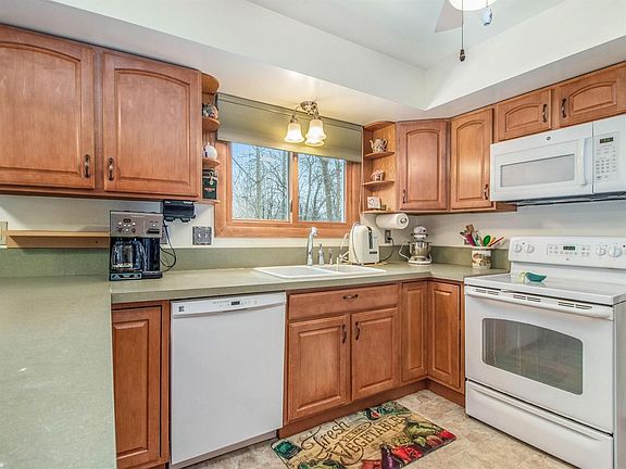 4th image of 2747 Torrey Ave