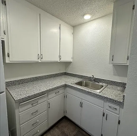 15 Royale Ave #11 — Photo 2