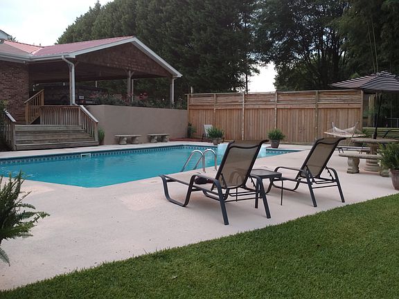 4th image of 2082 Clay Dr SW