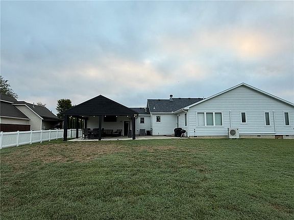 3rd image of 112 Johns Ct
