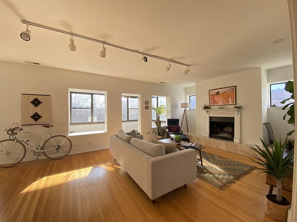 1st image of 728 W Waveland Ave Unit 3