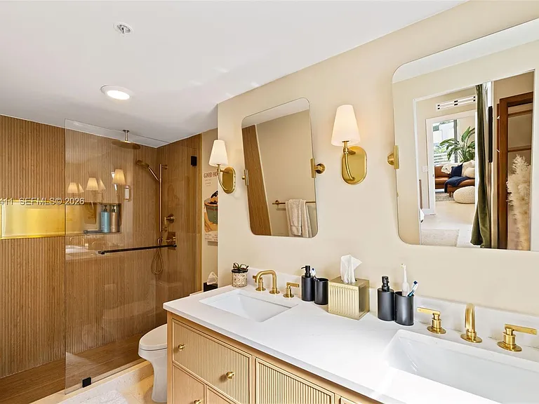 1402 Brickell Bay Dr #603 — Photo 3