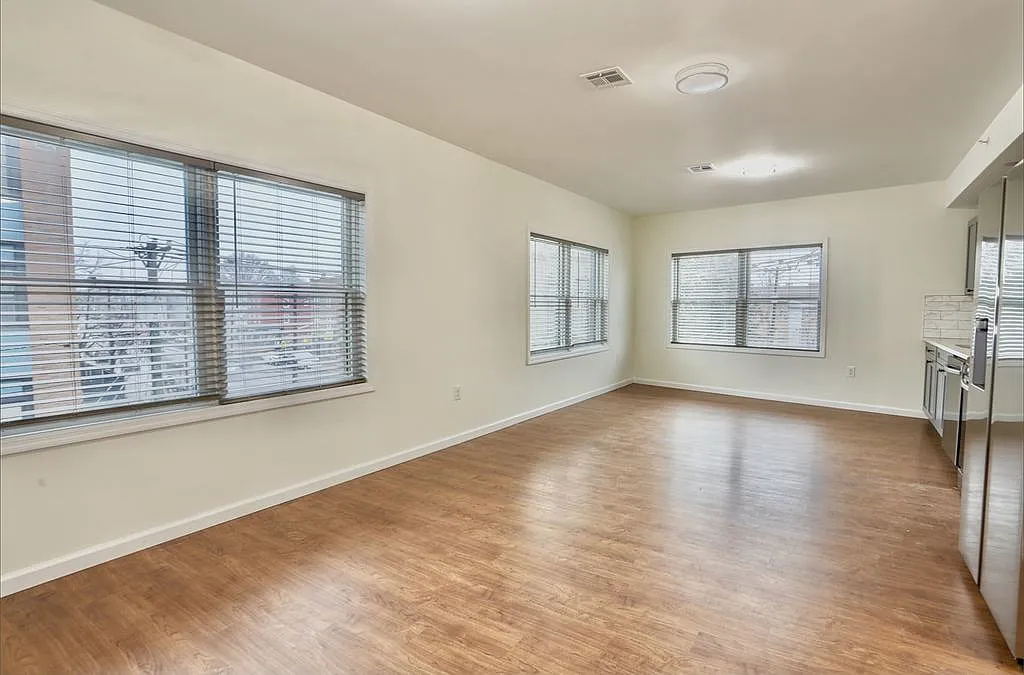 Apartment In Building, JC Heights, NJ, 07307 — Photo 4