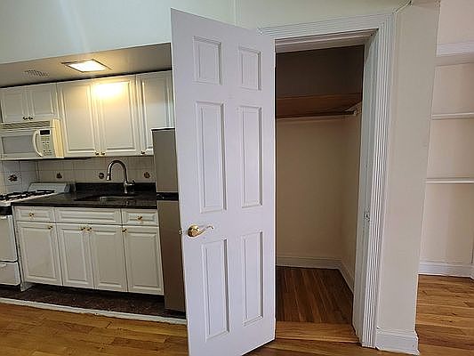 4th image of 881 10th Ave APT 3E
