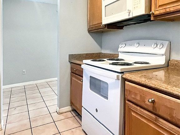 5th image of 4057 Iroquois Ave
