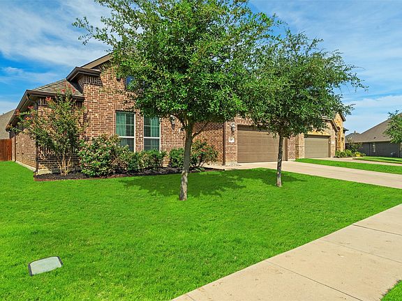 3rd image of 228 Prairie Oak Ct