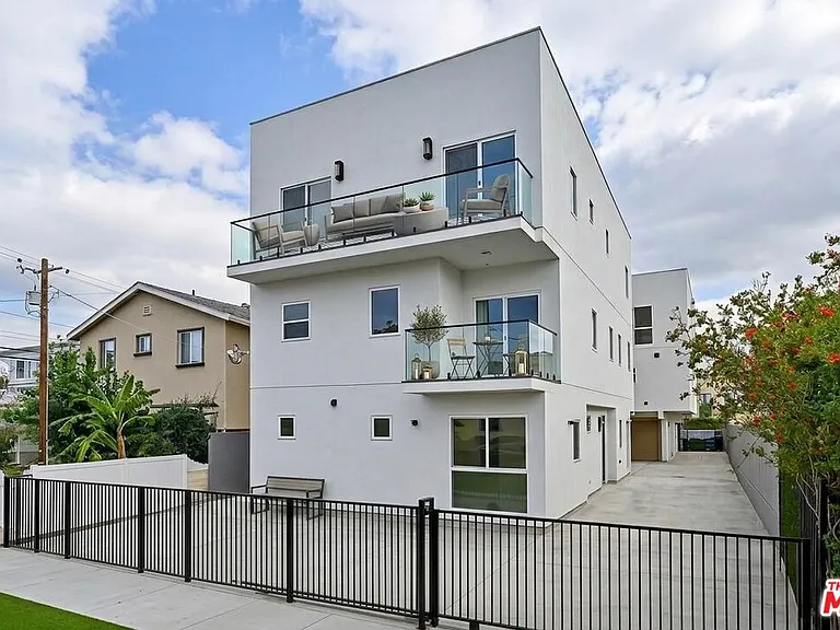 1108 Queen Anne Pl — Photo 1