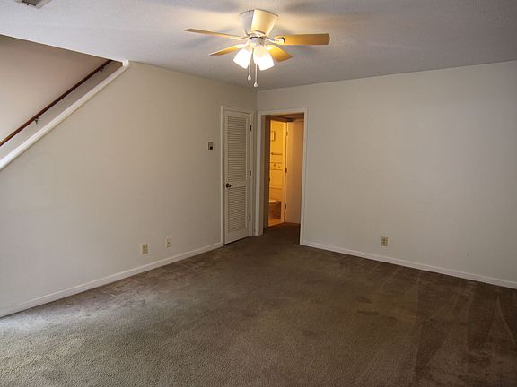 4th image of 240 Winters Ct #260E