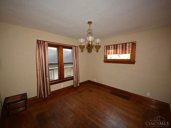 4th image of 4546 Leo St