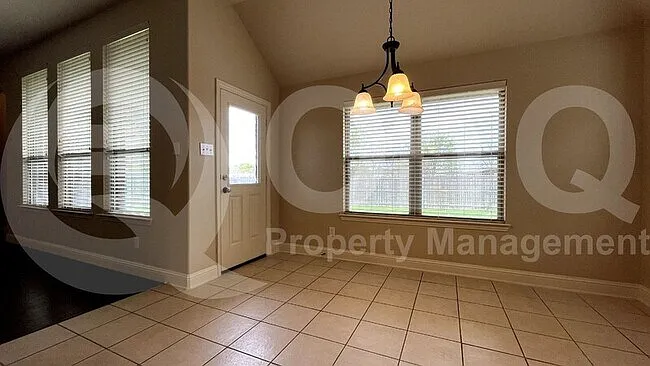 516 Brooke St — Photo 3