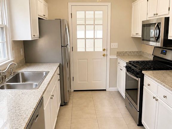 3rd image of 4980 Whitewater Dr