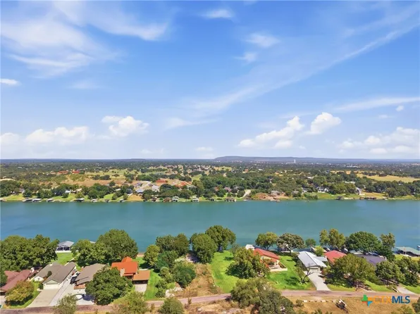 305 Pecan Dr, Kingsland, TX 78639