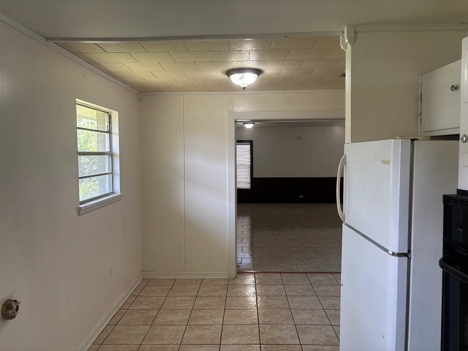3 bed, 1372 sqft, $1,600 — Photo 2