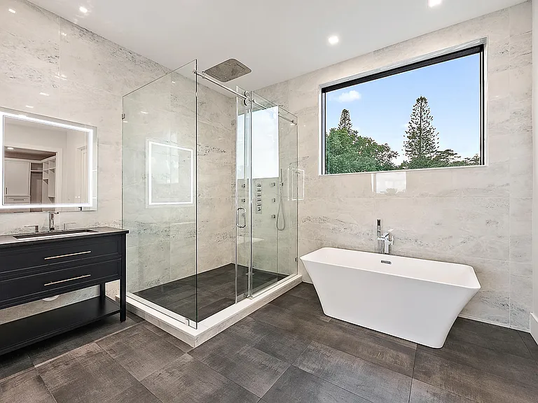 706 Lakeside Cir — Photo 15
